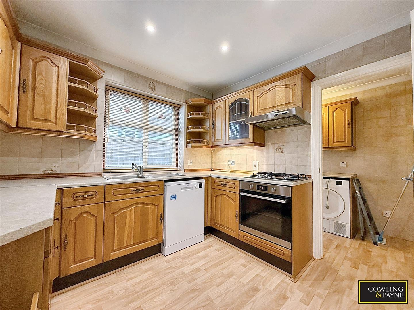 Bruce Grove, Wickford